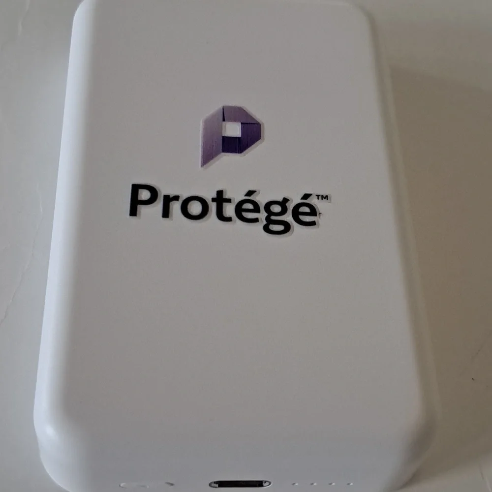 10,000 Milliamp Wireless Power Bank White Type C Input NIB